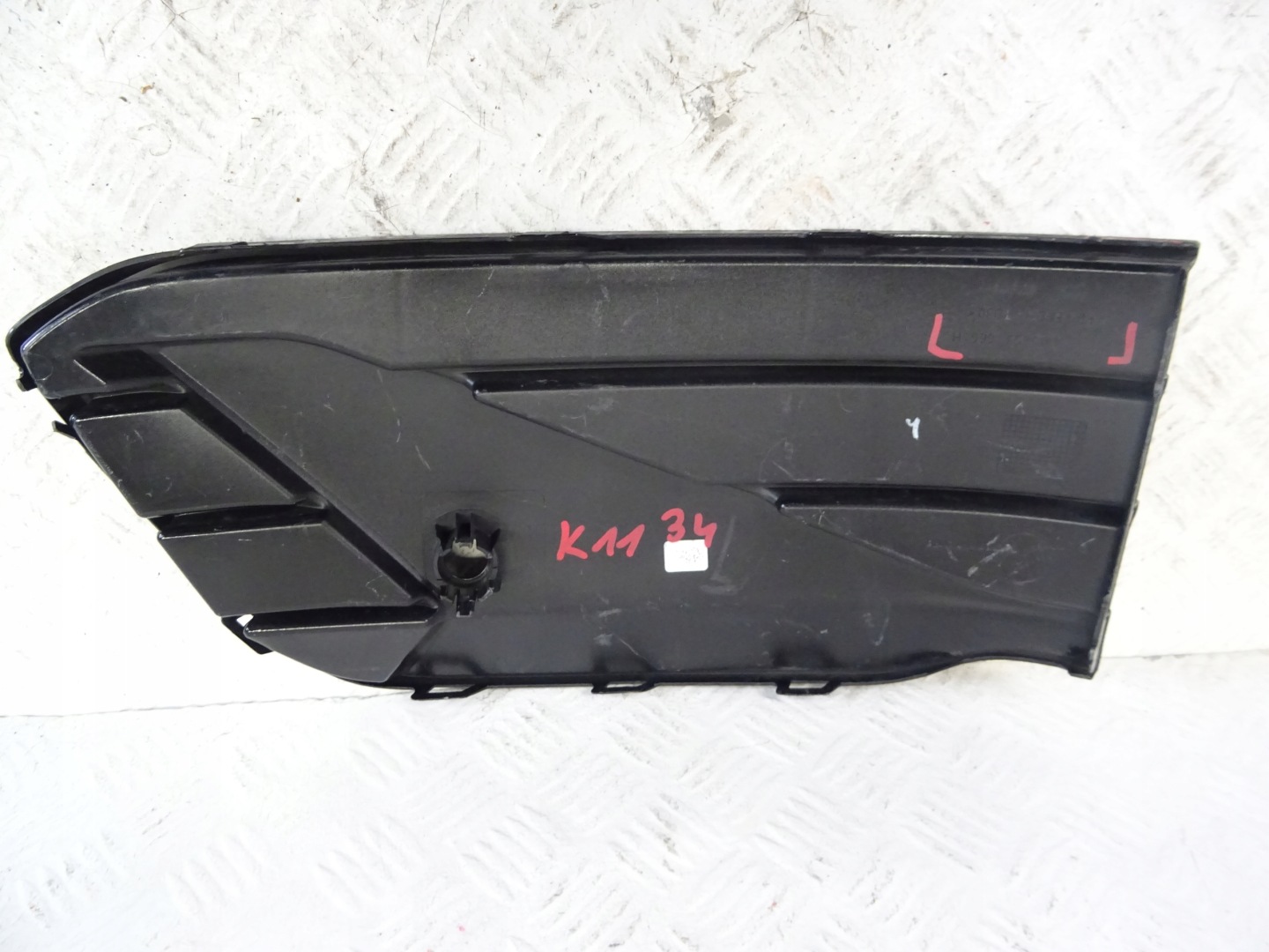 grid of a bumper front front right VW GOLF VIII R-LINE 5H0853666H