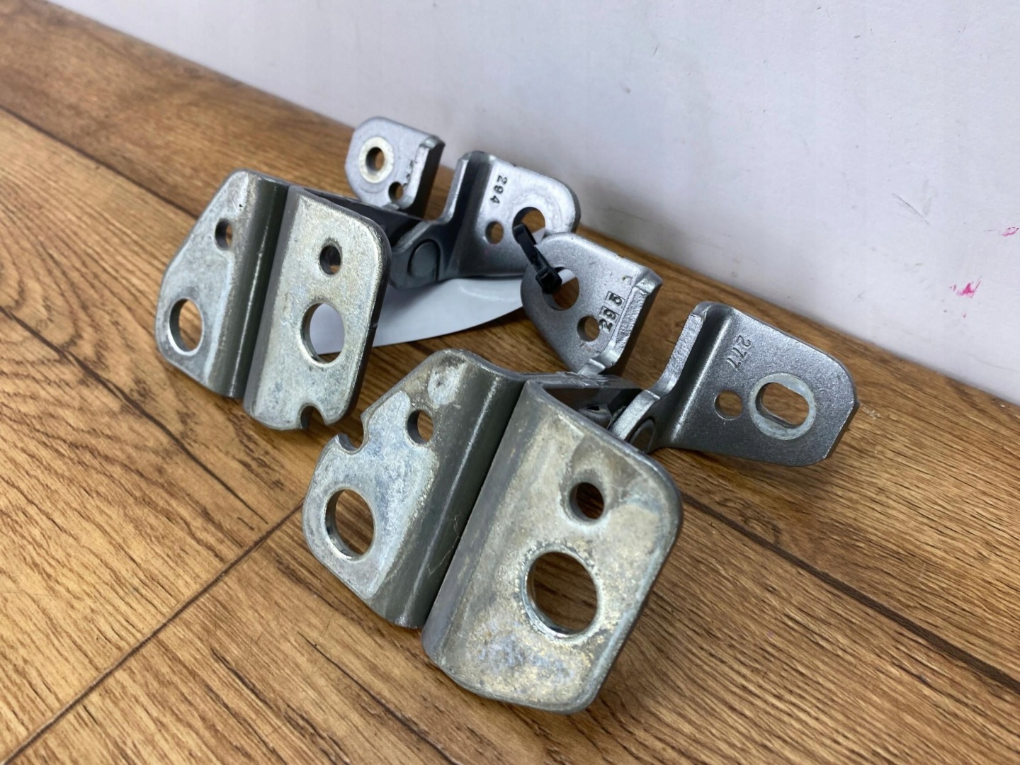 hinges hinge door right rear part QuadCab Dodge Ram 1500 2019+