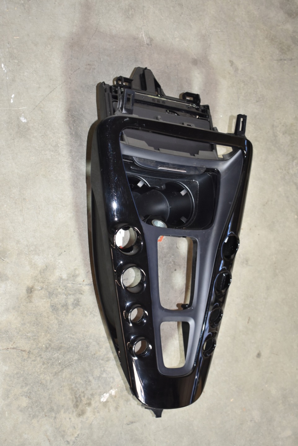 console TUNELU KUBKI MERCEDES GT W190 1