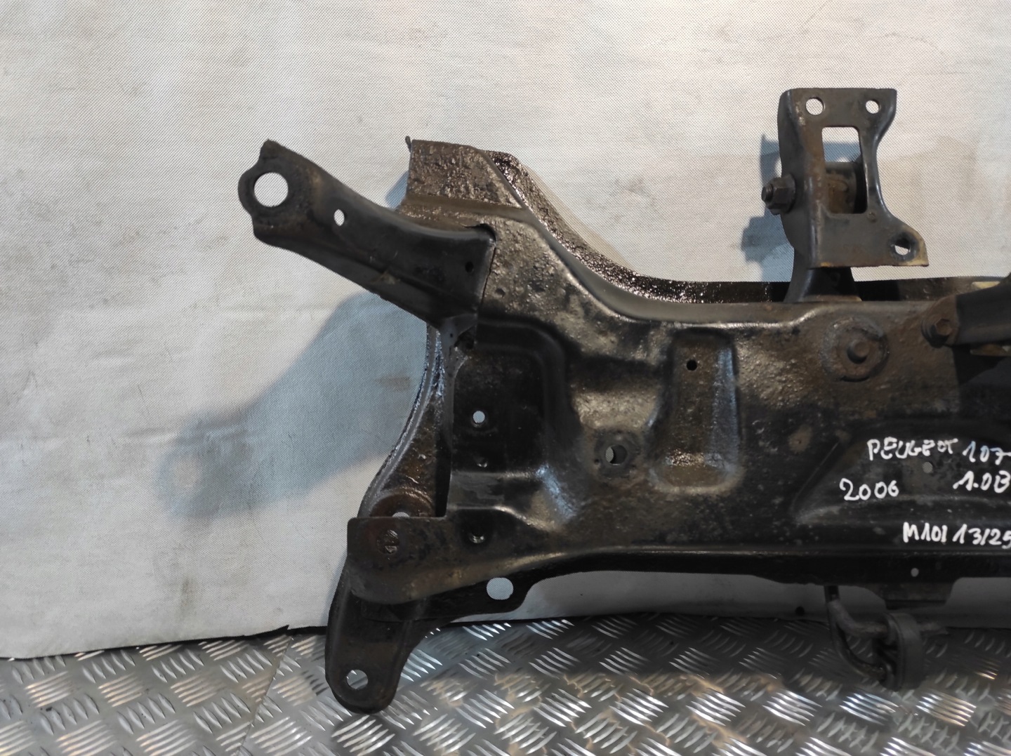 subframe axle beam axle beam sider front of the engine PEUGEOT 107 1.0 B