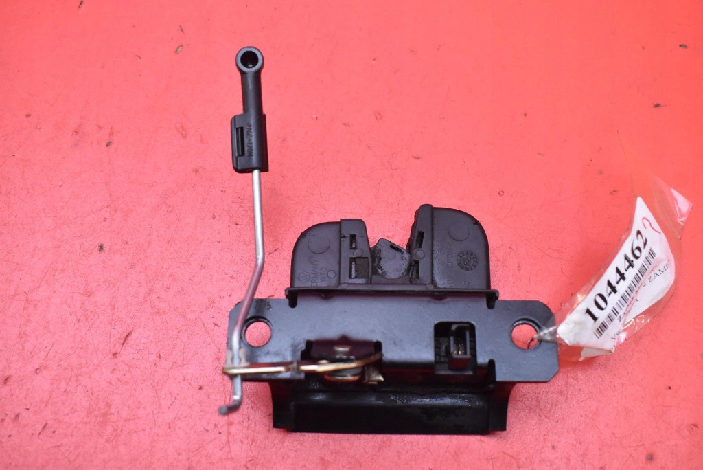 lock bonnet rear part boot 7L6827505 VW TOUAREG 1 and 02-07