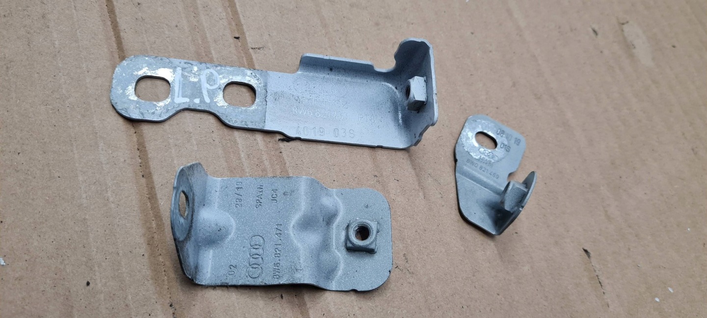 A5 8W S5 bracket holder of a fender hook left front LS9R 8W6821433