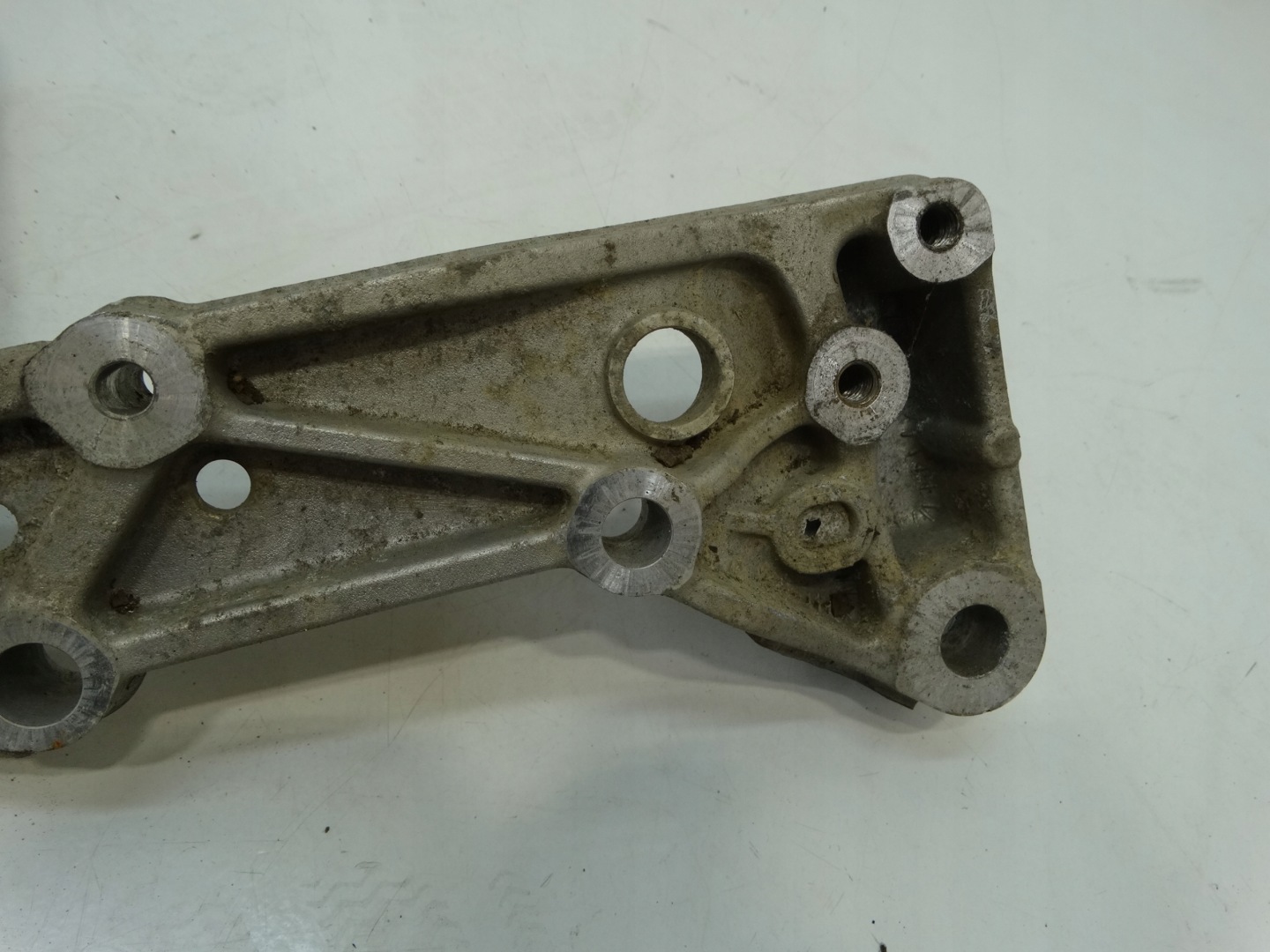 console arms left front VW GOLF VI plus 11R. 1K0199295E