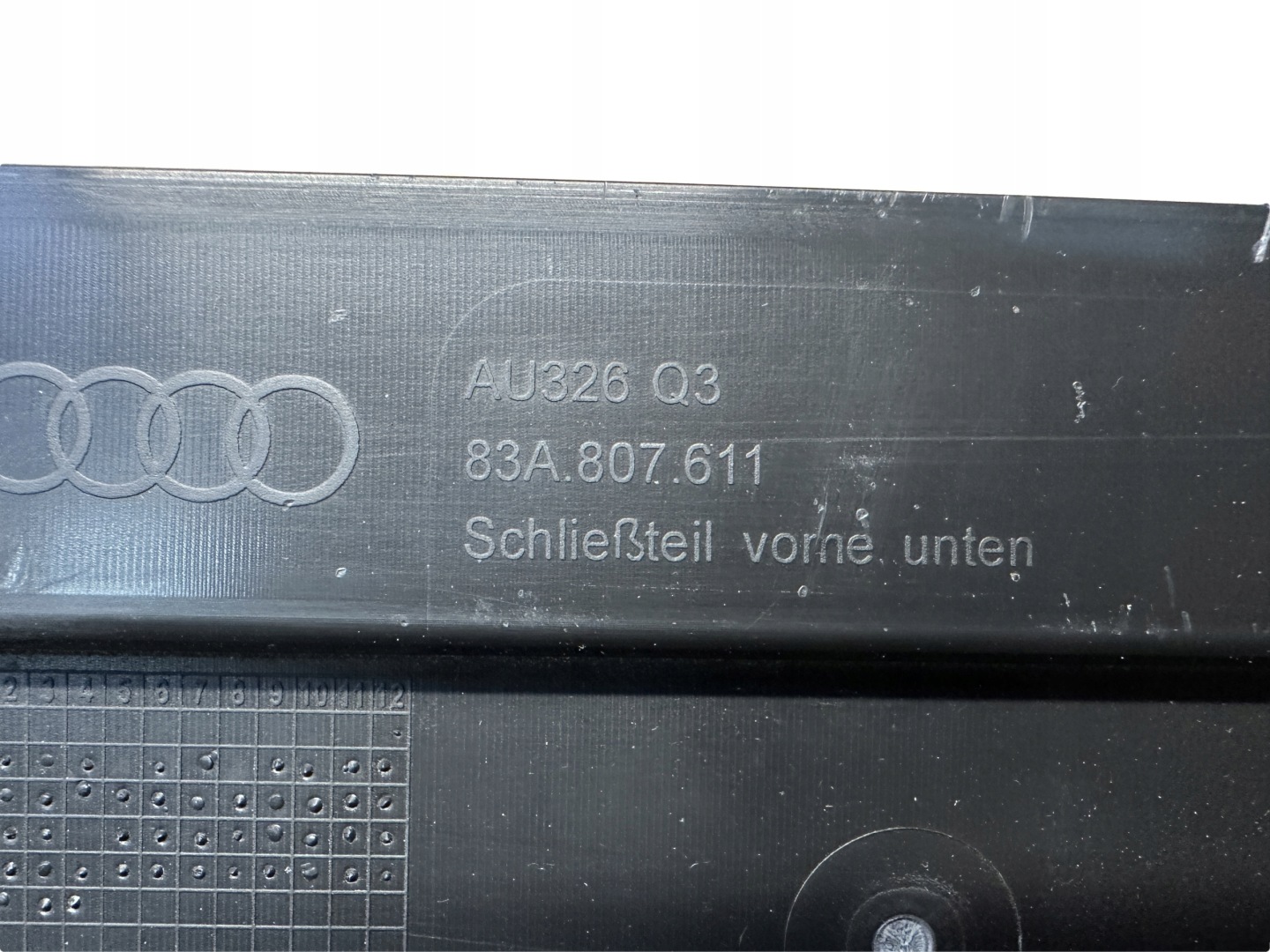 AUDI Q3 83A Blende Abdeckung abdeckung unter Stoßstange 83A807611