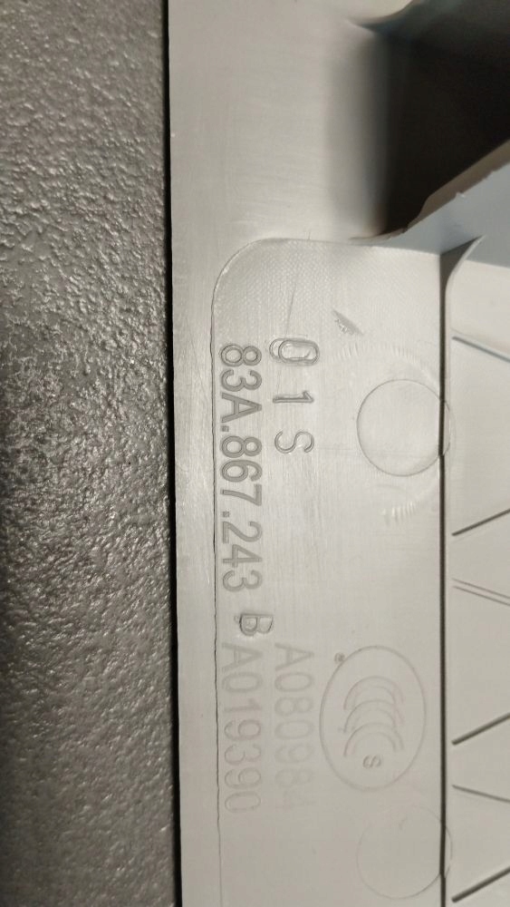 Audi Q3 F3 cover slupka B upper 83A867243B