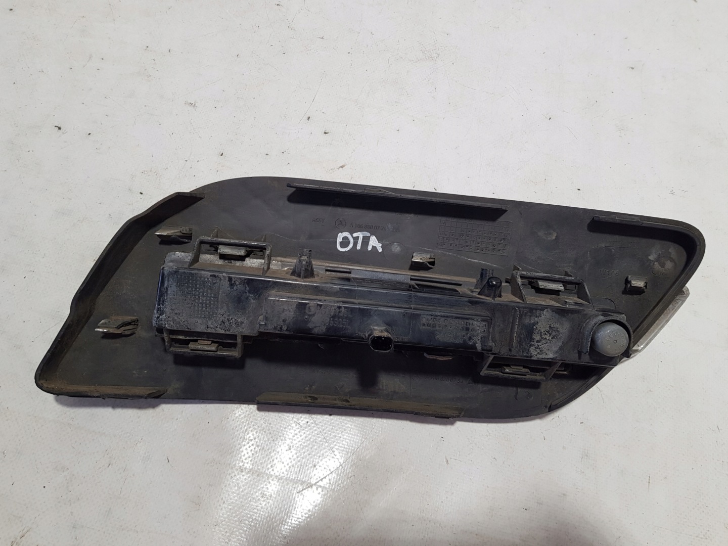 grid of a bumper CHROM left LED MERCEDES ML W166