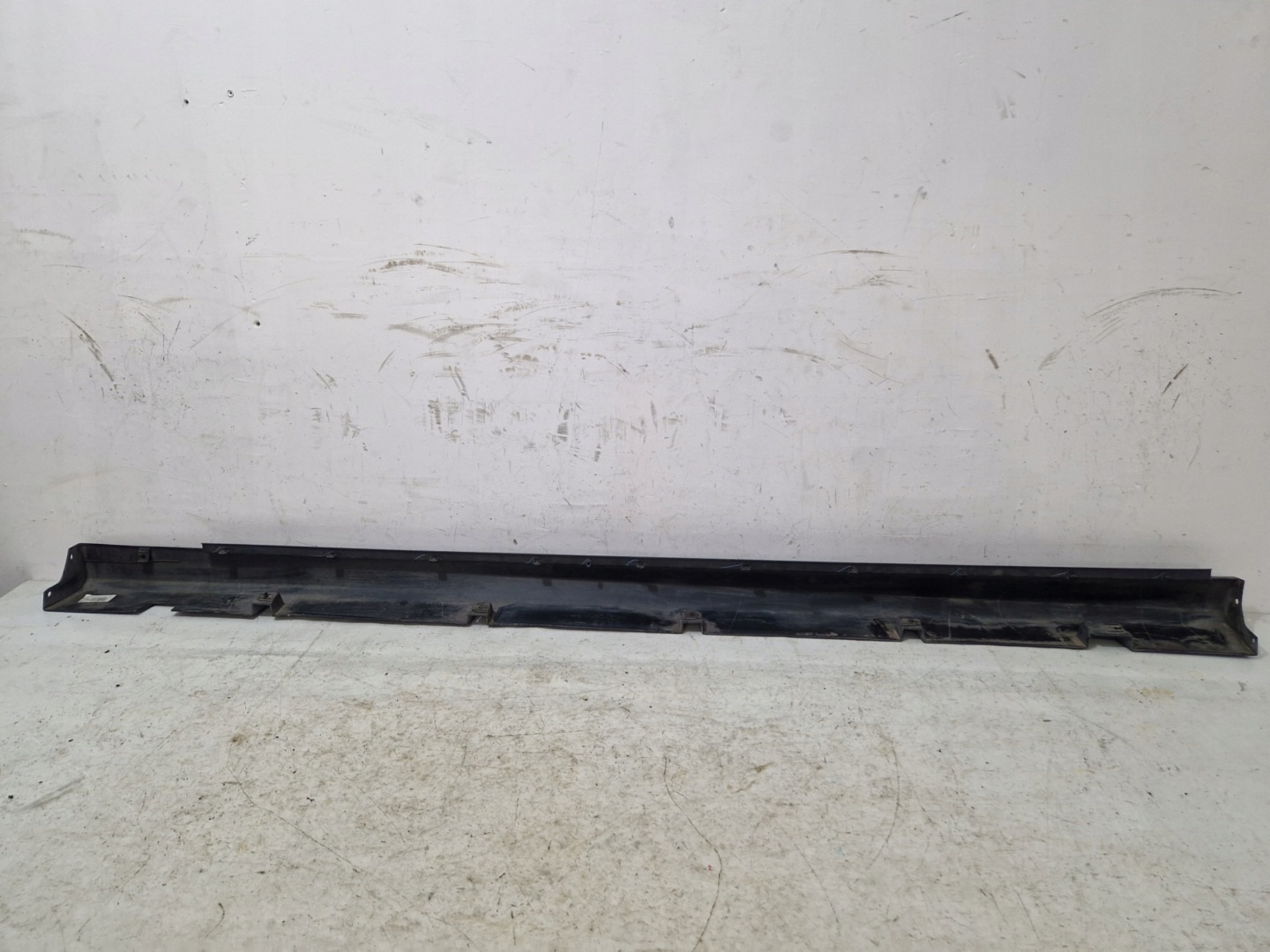 DODGE CHARGER SRT 2019- right moulding threshold original PAR 1QA50TRMAF