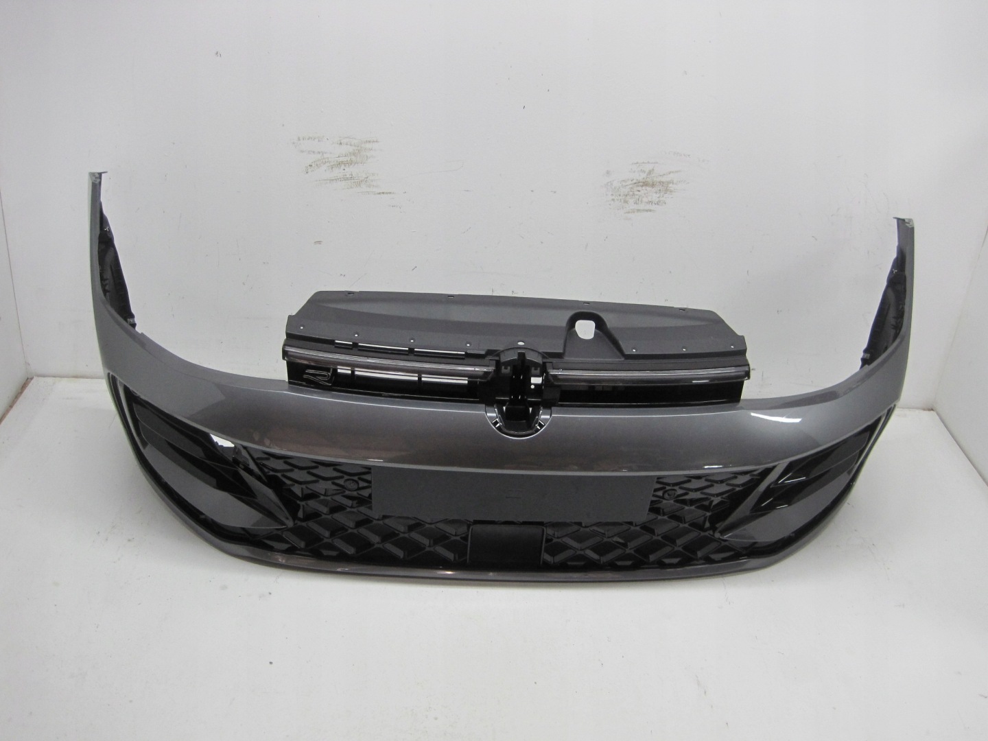 bumper VW PASSAT B9 3J0 R-LINE LED below 6 PDC below RADAR front front