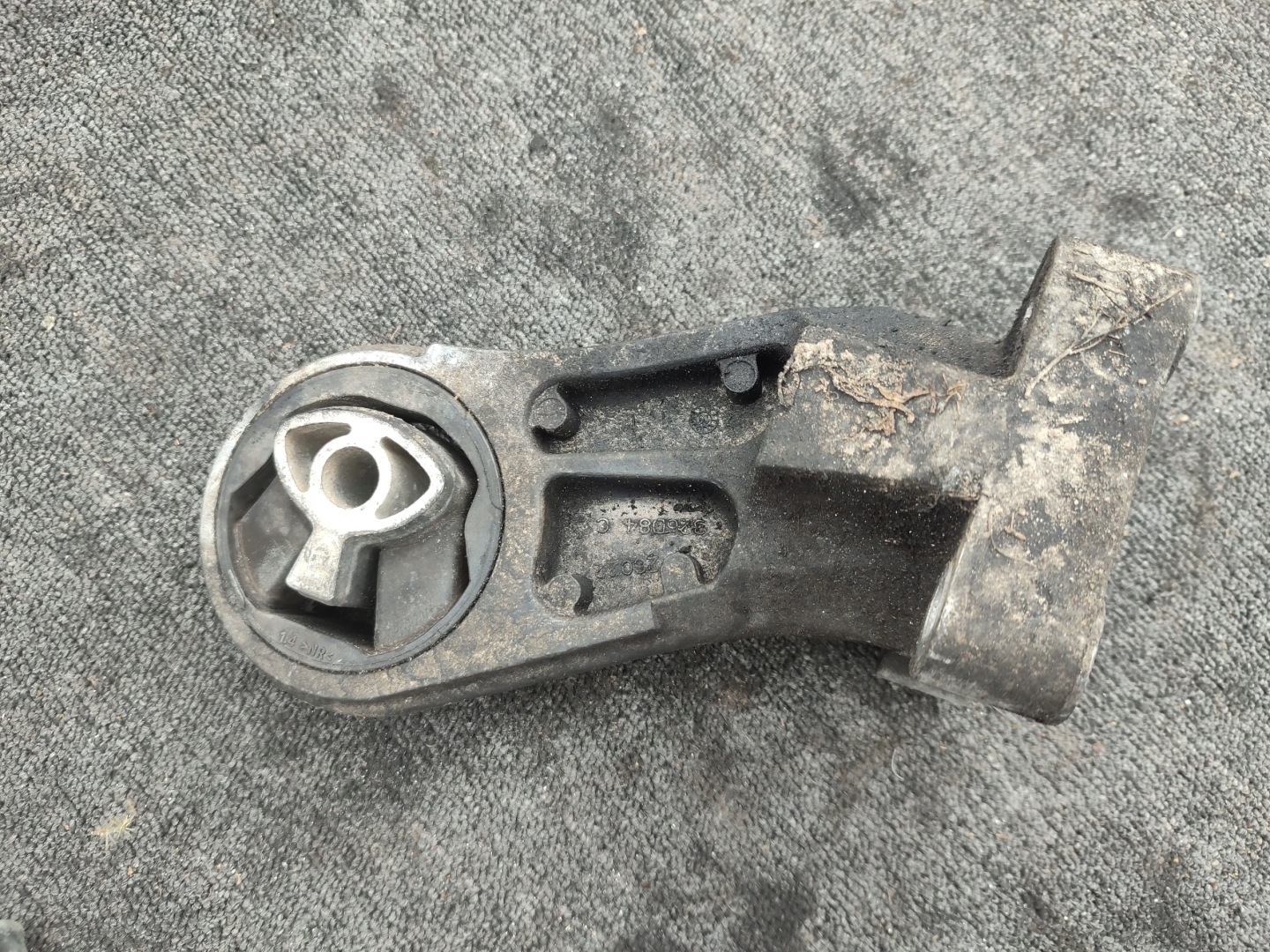 holder engine mount Renault Master III 113757025R