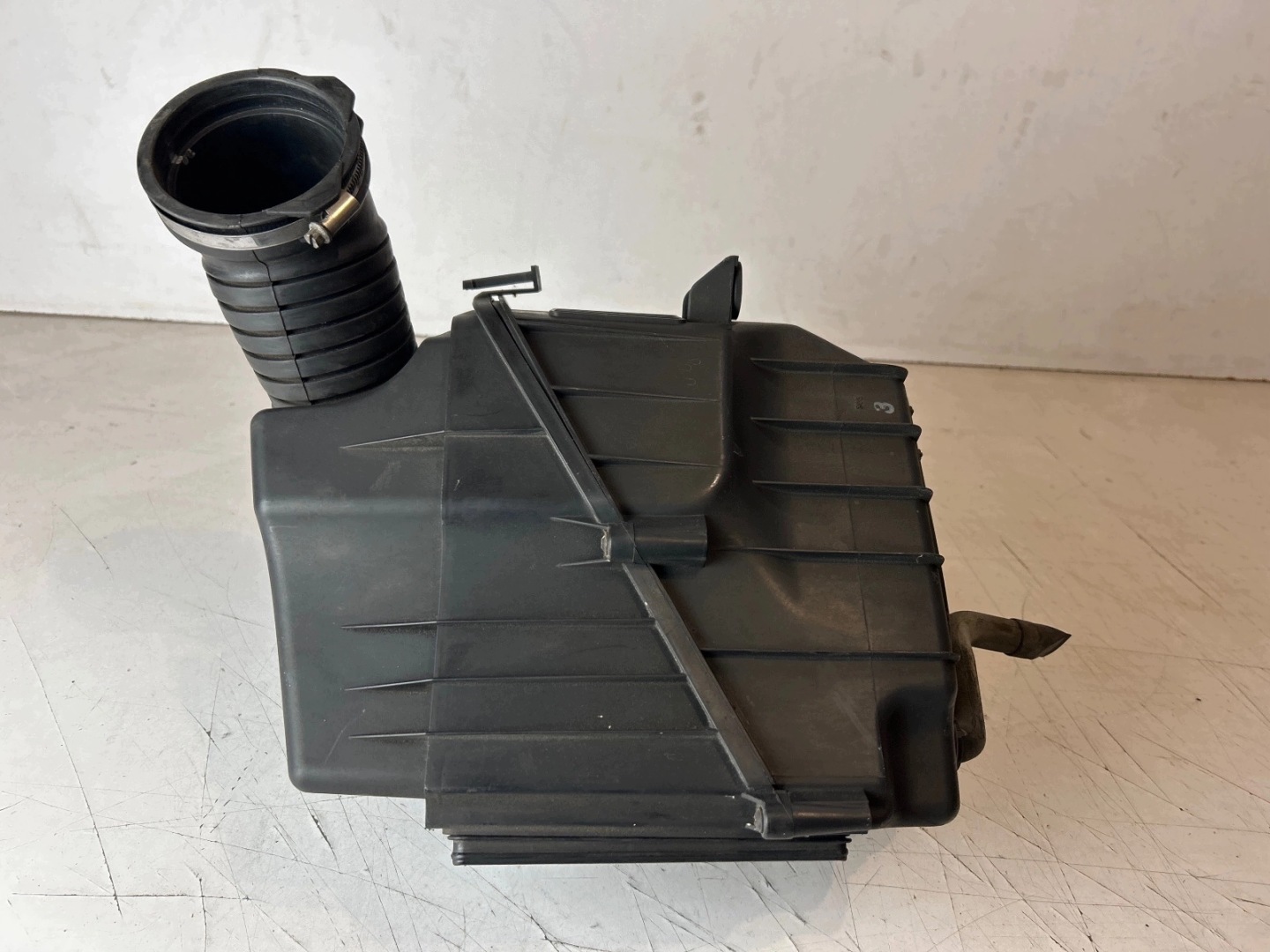 air filter housing Audi A8 D3 lift 6.0 W12