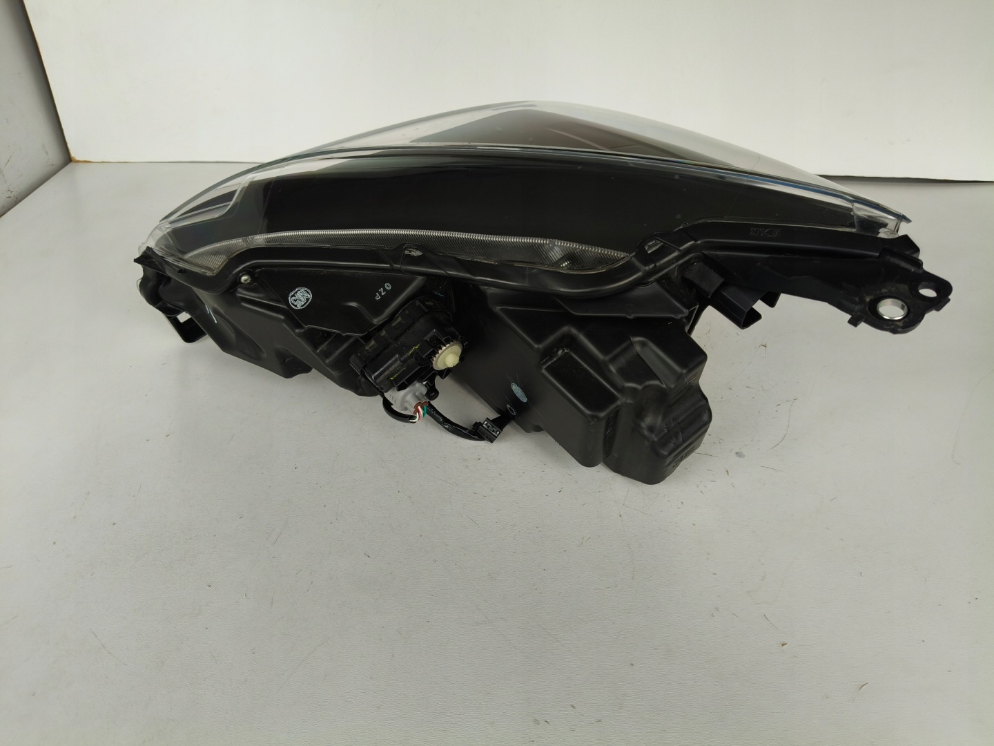 light right REFLEKTOR MAZDA 2 20- LIFT FULL LED 13 PIN