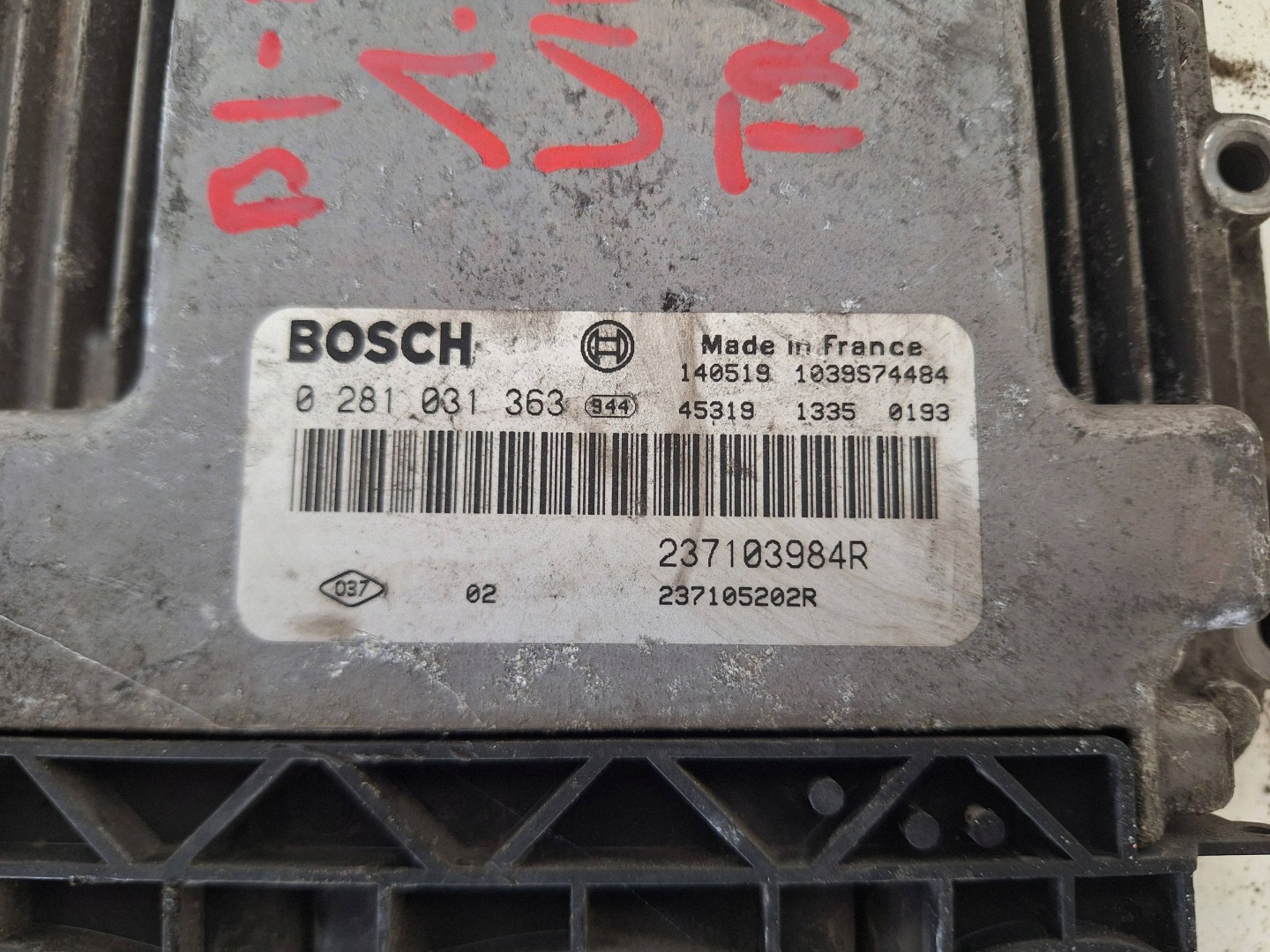 RENAULT computer control unit of the engine 237103984R BOSCH 0281031363