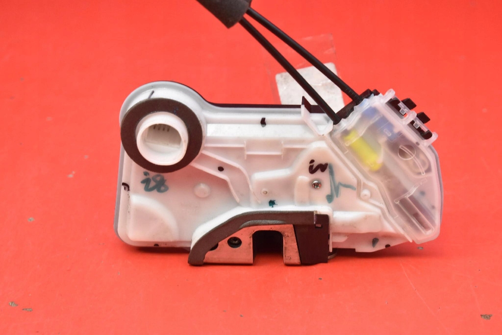 lock door left front front EU TOYOTA COROLLA E21 KOMBI 18-25
