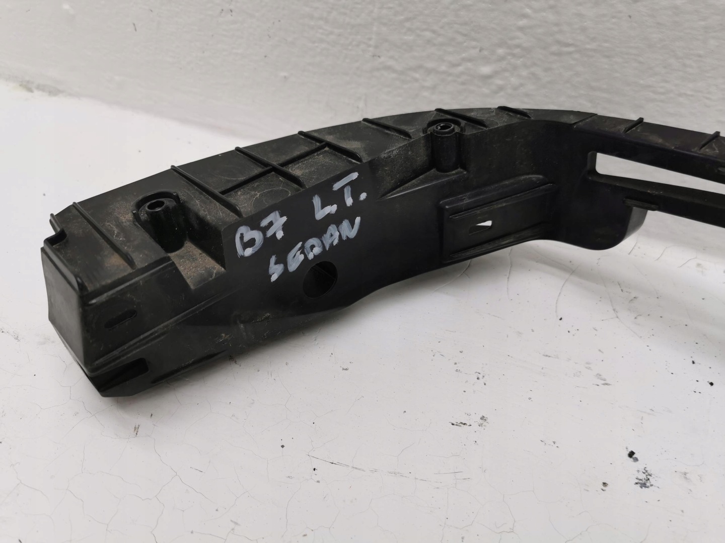 bumper bracket right rear part VW PASSAT B7 3AE807393A