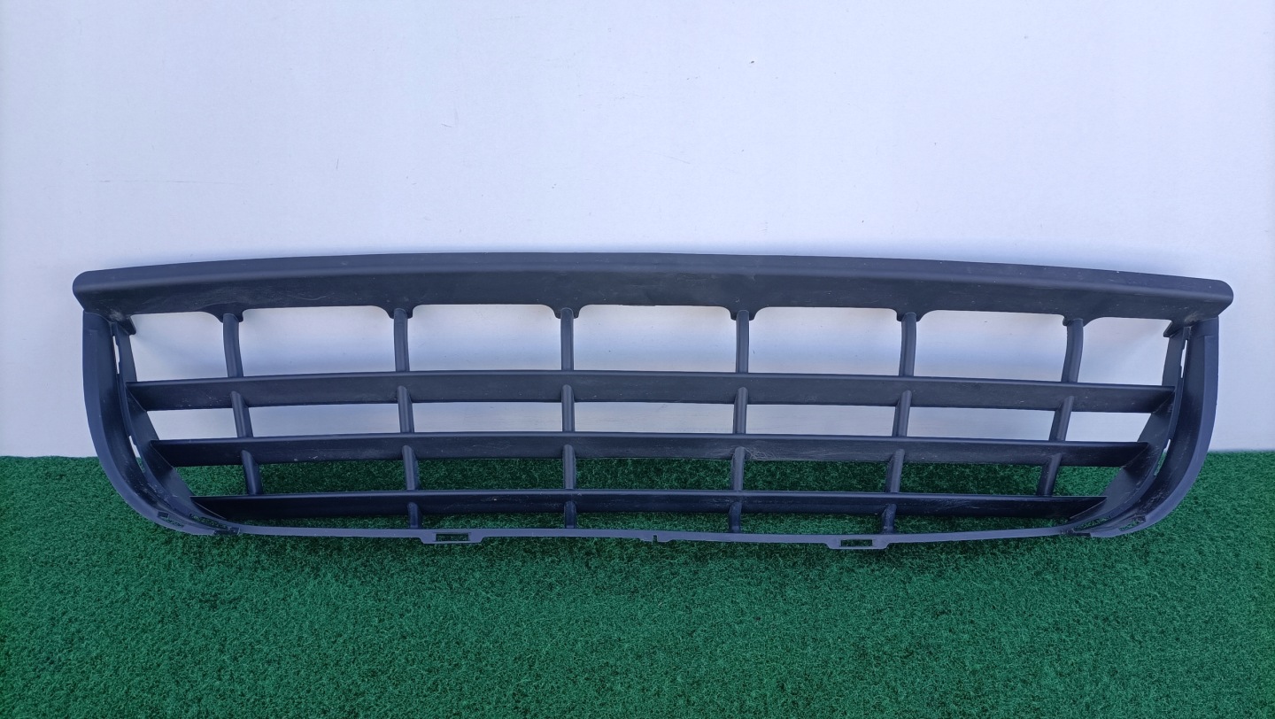 VW CRAFTER 2E grid DO of a bumper front central 2E0807835A KP16/22