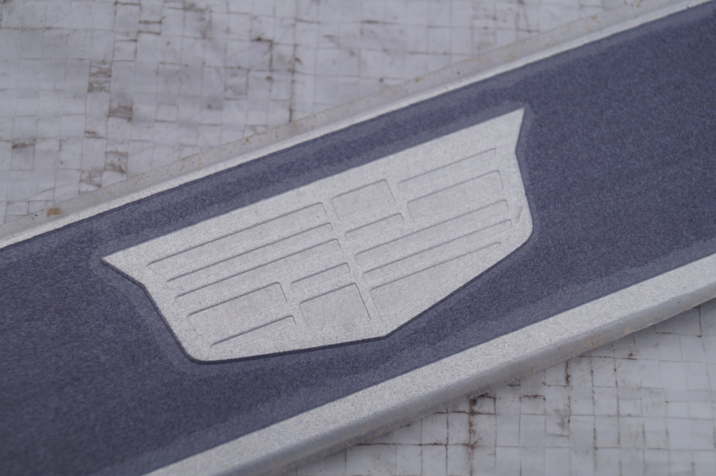 moulding for threshold inner front left CADILLAC XT4