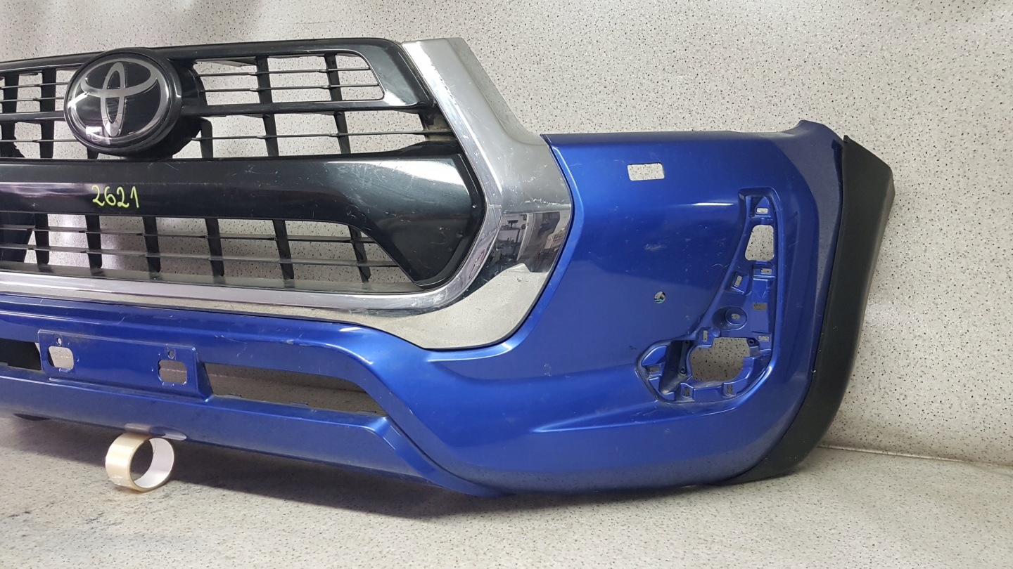 TOYOTA HILUX 2021 - bumper front 2621
