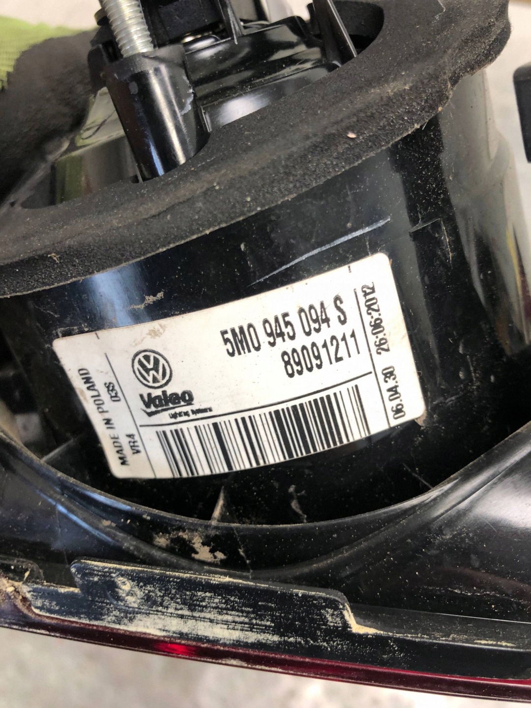 light right rear part to the bonnet VW GOLF VI plus 5M0945094S