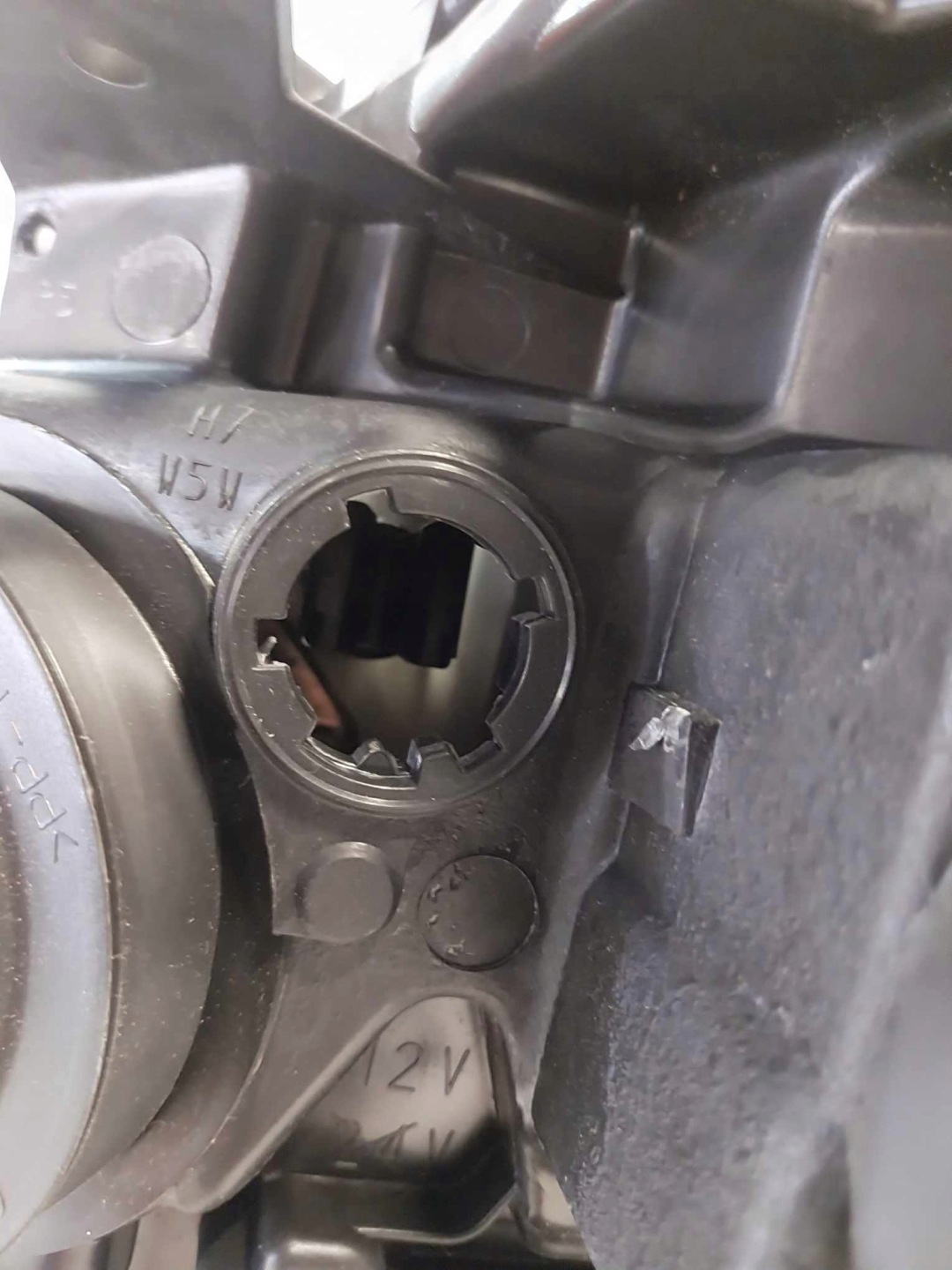 REFLEKTOR light right front RENAULT CLIO III 11-VALEO