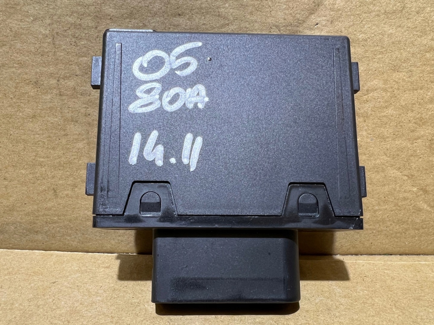 AUDI Q5 80A Bedienteil modul POMPY des Kraftstoffsbehälters 80A906093
