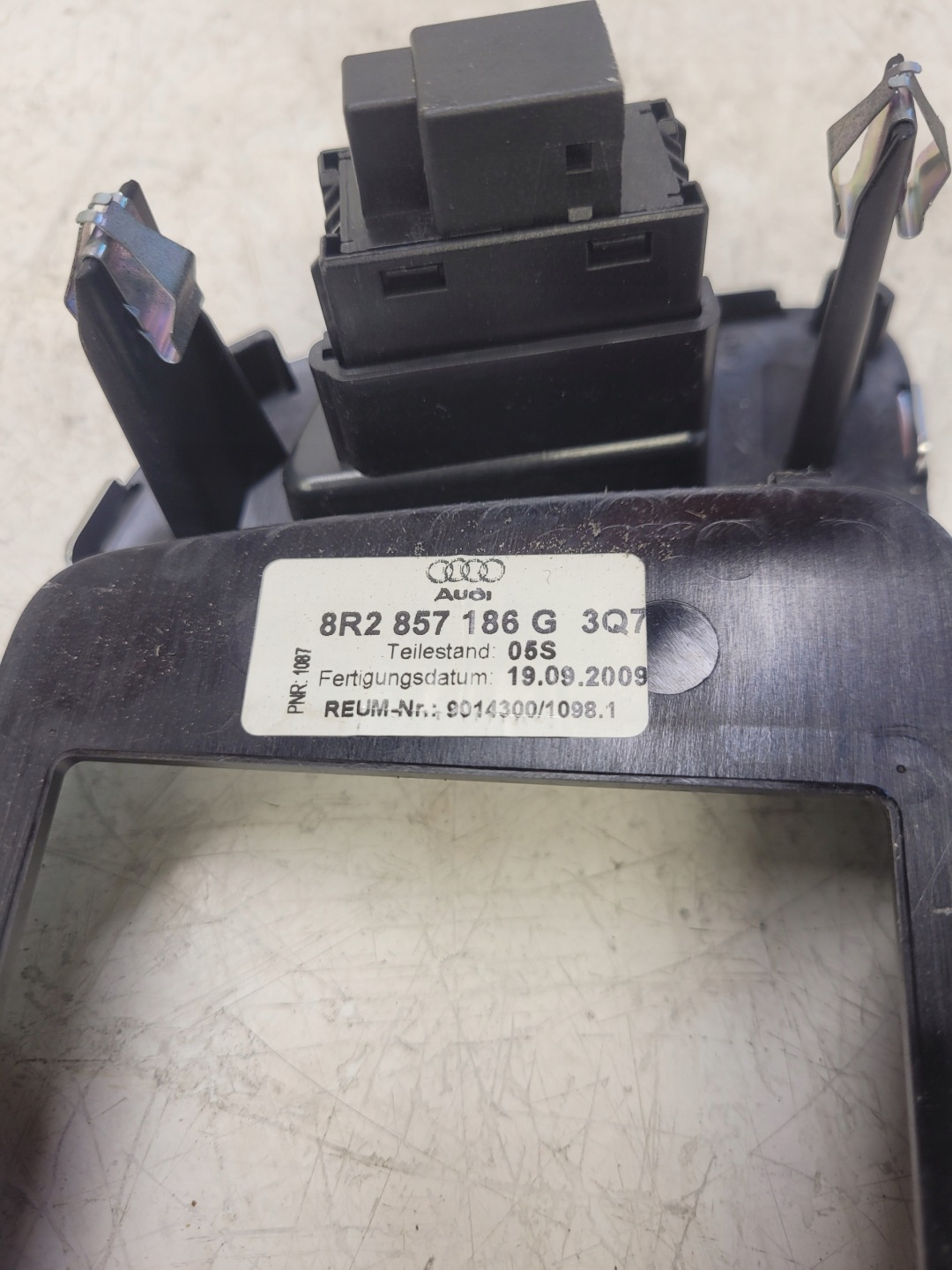RÁM obal budíku AUDI Q5 8R 8R2857186G UK