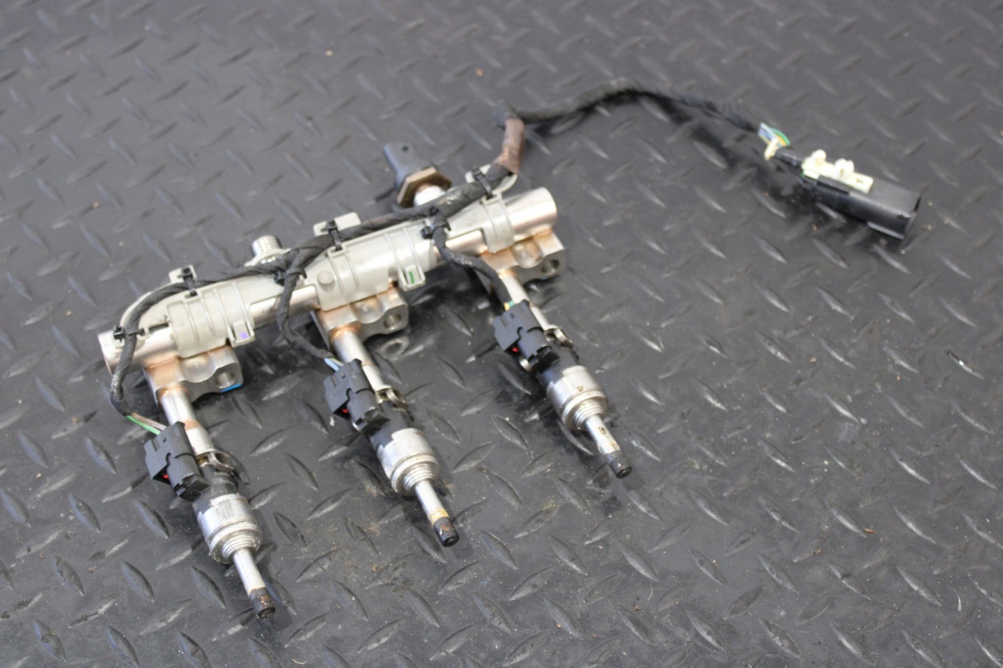 Rampe injection Injecteurs FORD FIESTA MK8 H6BG-9F593-AB