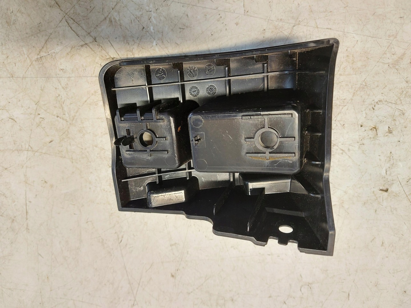 TESLA MODEL Y 2022r, Support Support plaque Pare choc Gauche Arrière 1494038-00-D
