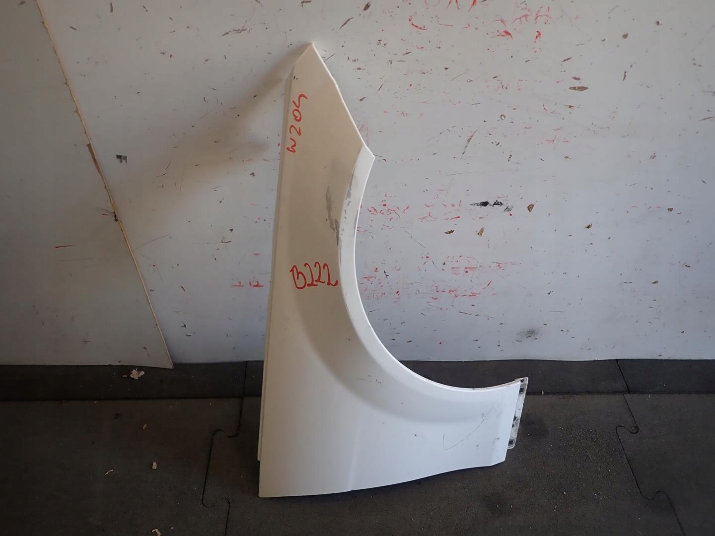 fender front right MERCEDES C-KLASA W204 07-14