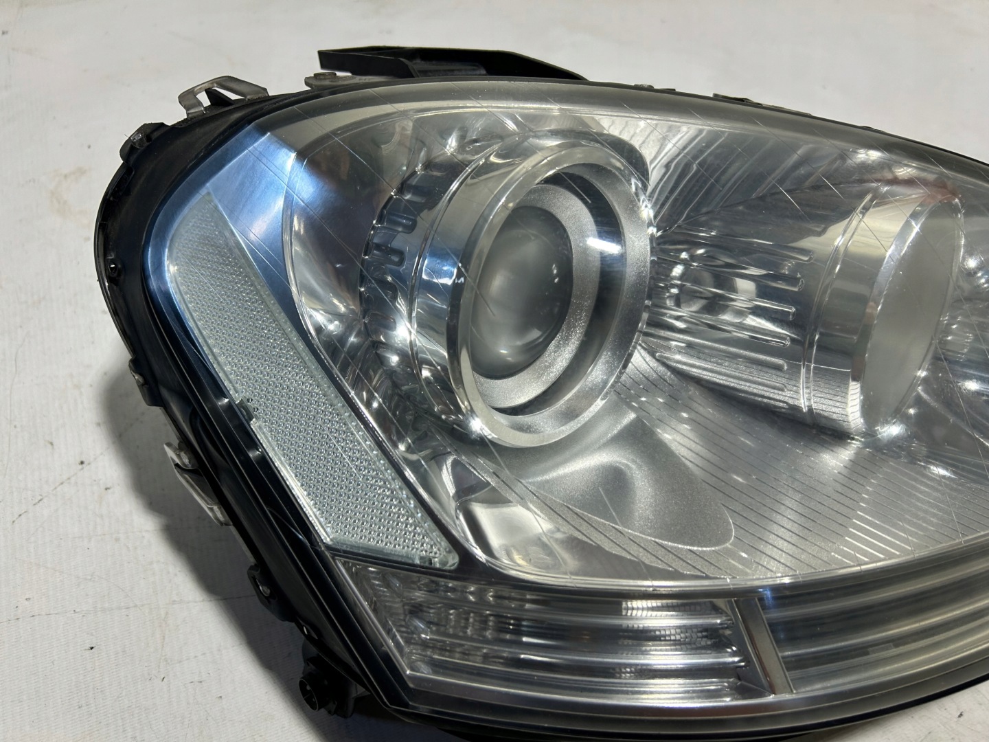 MERCEDES ML W164 light right front UK H7