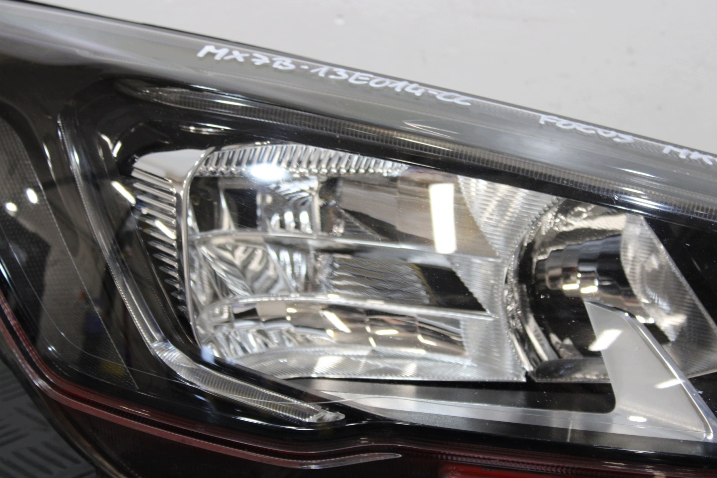 light right front MX7B-12E014-CC FORD FOCUS MK4 KOMBI ST-LINE