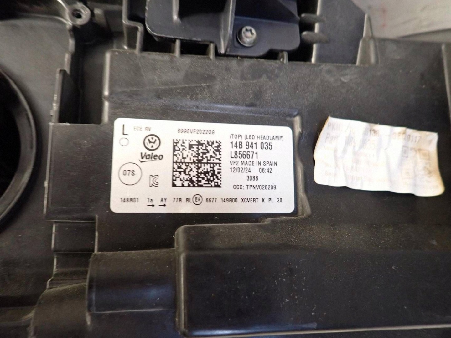light front front left VW ID7 2023- FULL LED 14B941035B