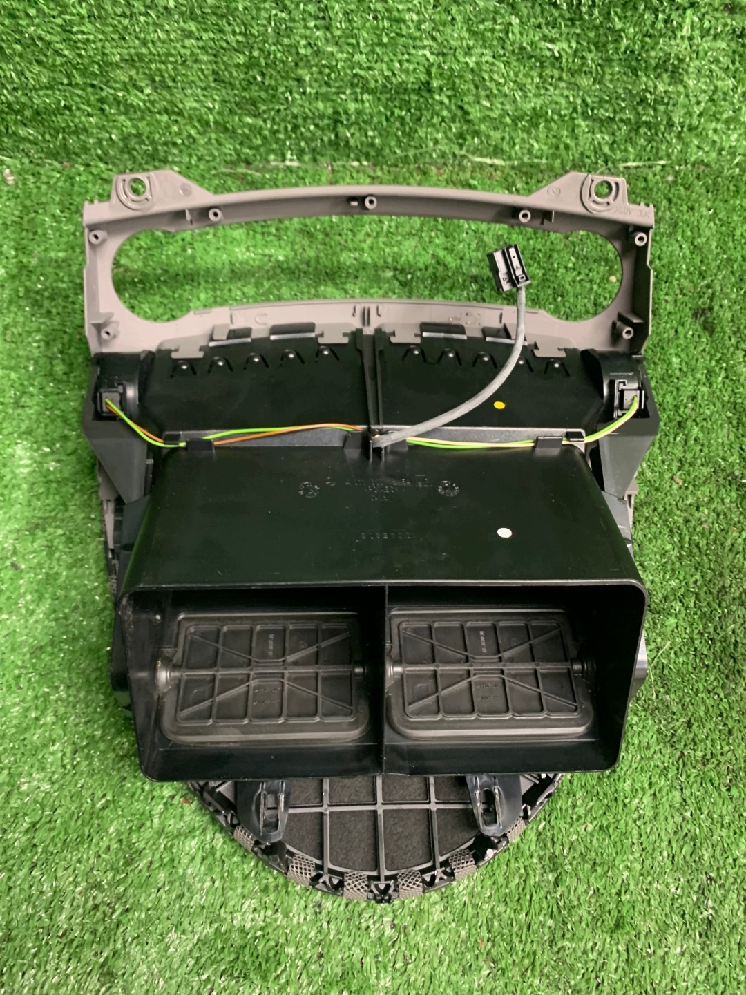 Kratki des lüfters mitte Mercedes-Benz W211 A2118301854