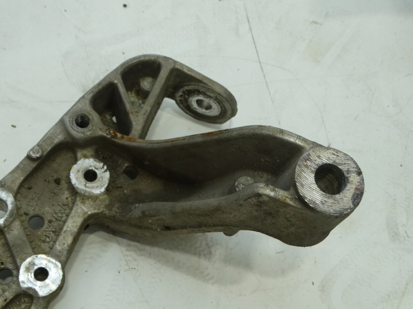 console arms right front VW AUDI SKODA 1K0199296E