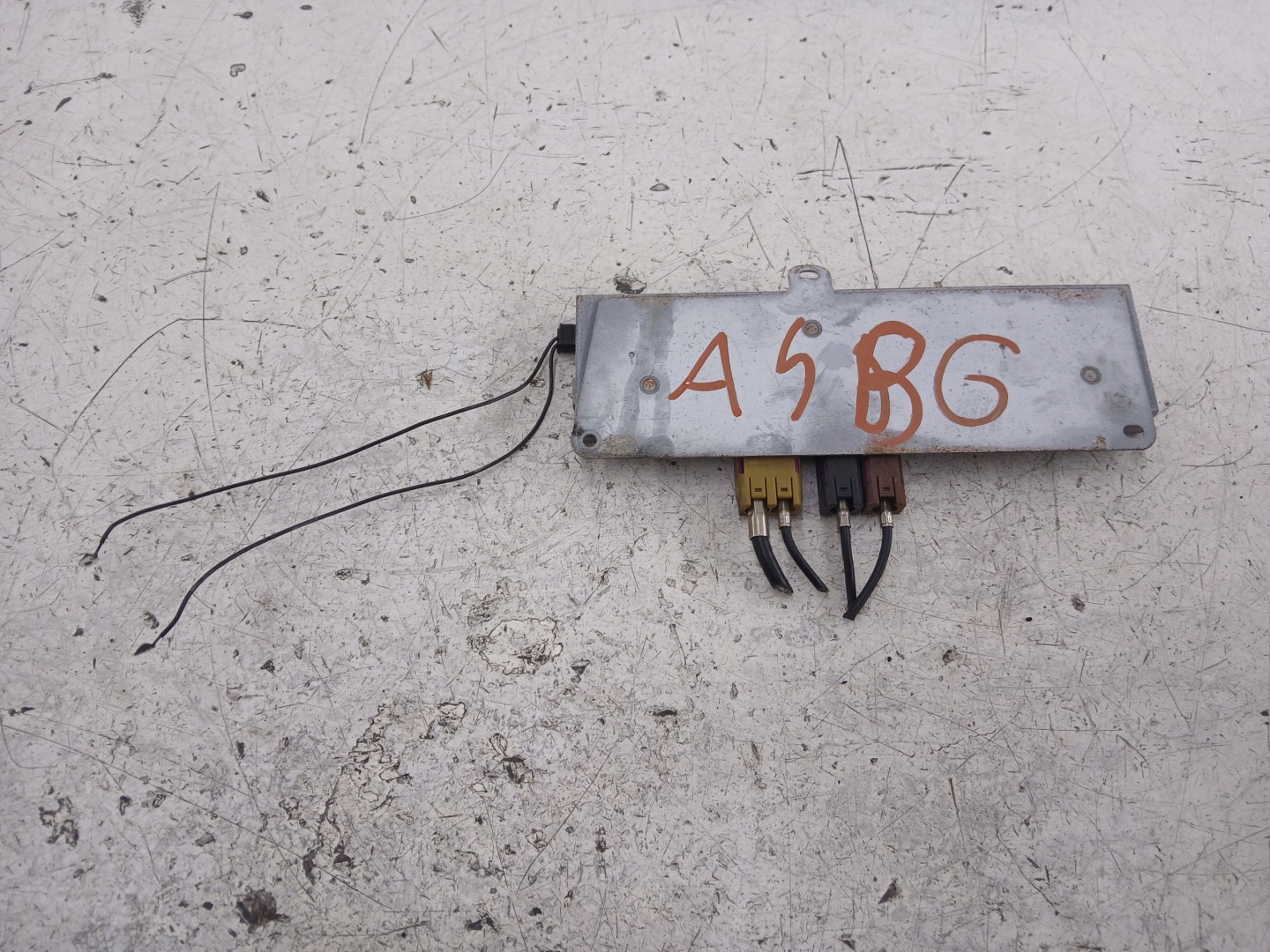 AUDI A4 B6 B7 module antenna amplifier 8E9035225B