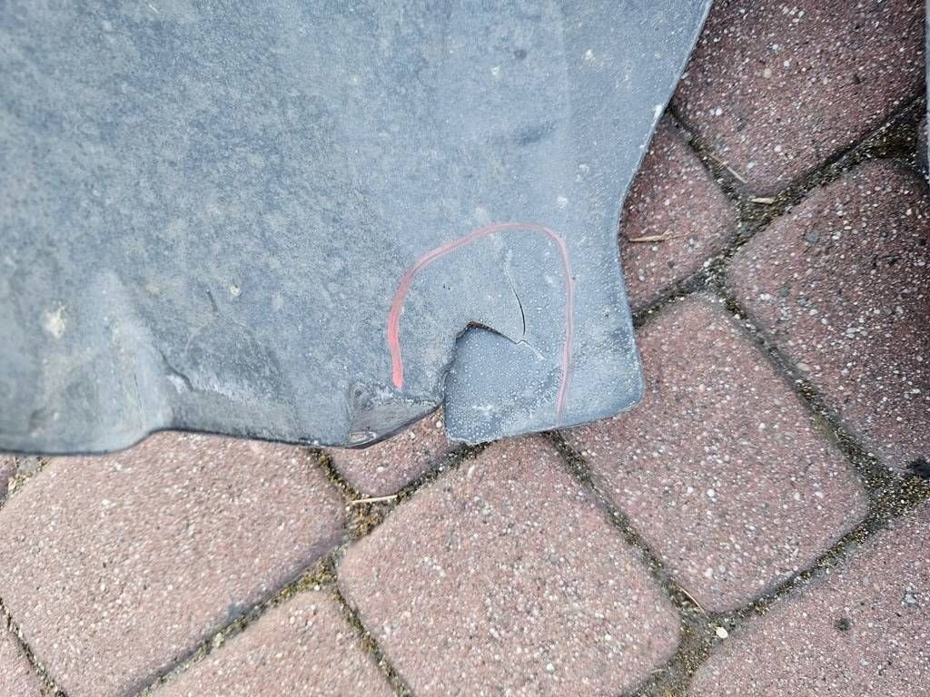 mudguard front front right complete - posiada damag. Opel Corsa E 13399706