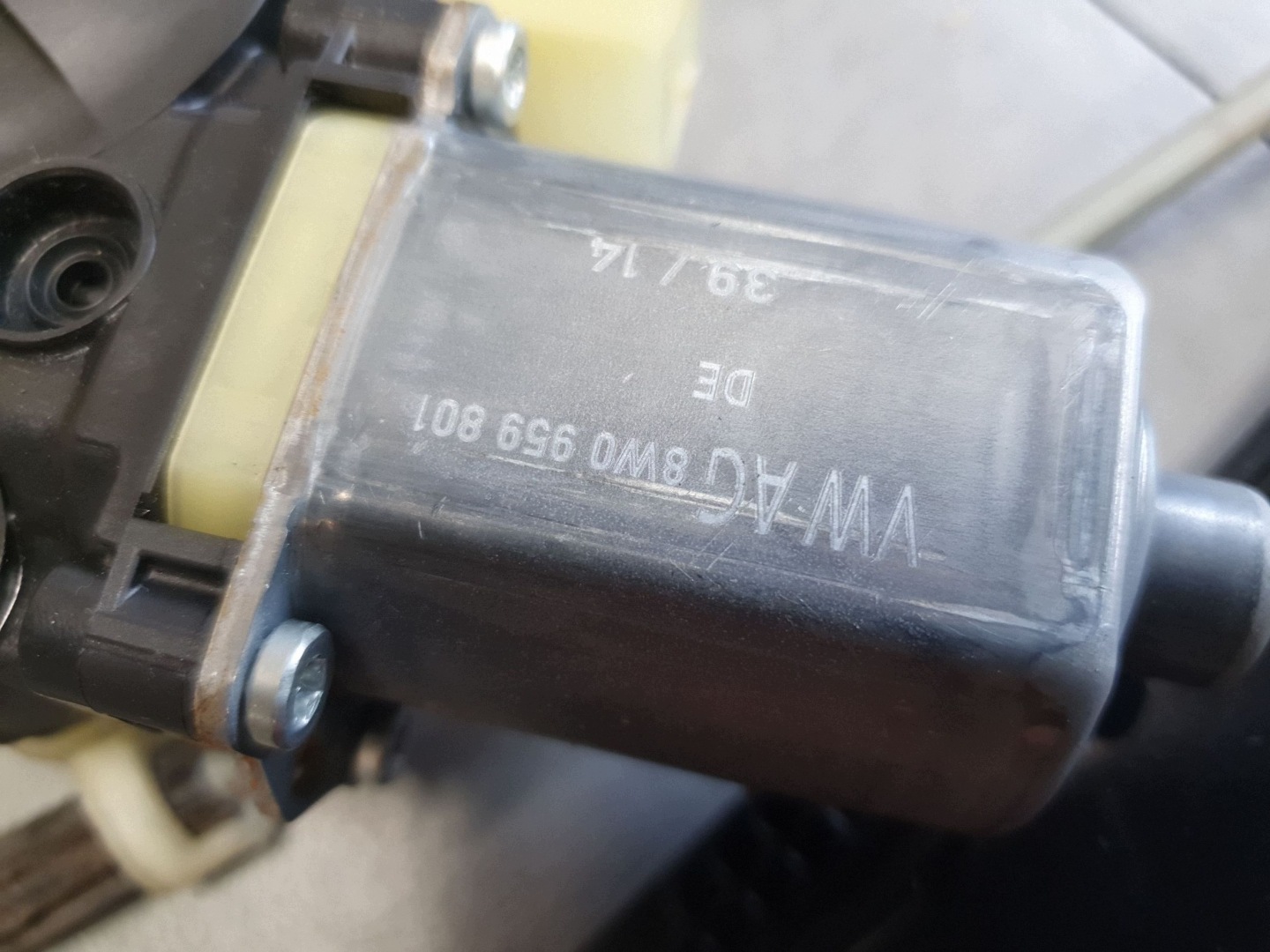 Audi Q7 4M fensterhebermotor rechts heck 4M0839462A