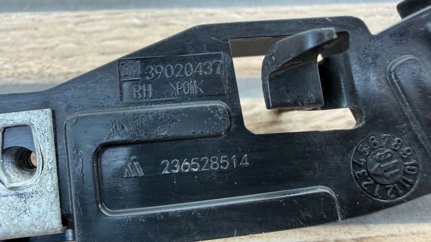 OPEL ASTRA 5 V K bumper bracket right front holder 39020437 KA15/24Q
