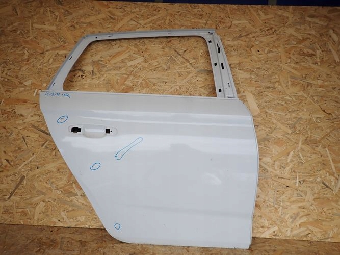 SKODA KAMIQ door right rear. rear part