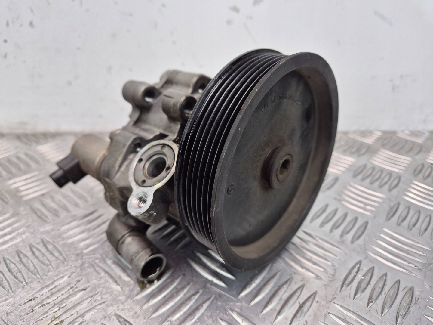 Mercedes E200 CGI W212 servo pump A0064666801