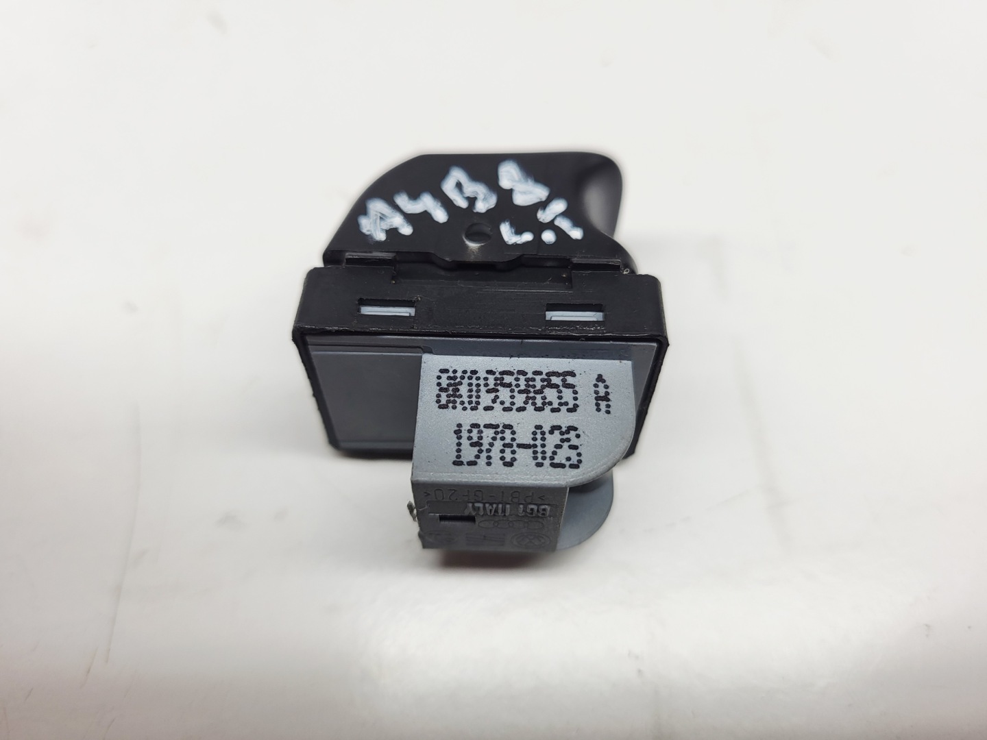 switch windows left rear part AUDI A4 B8 8K0959855A europa sedan