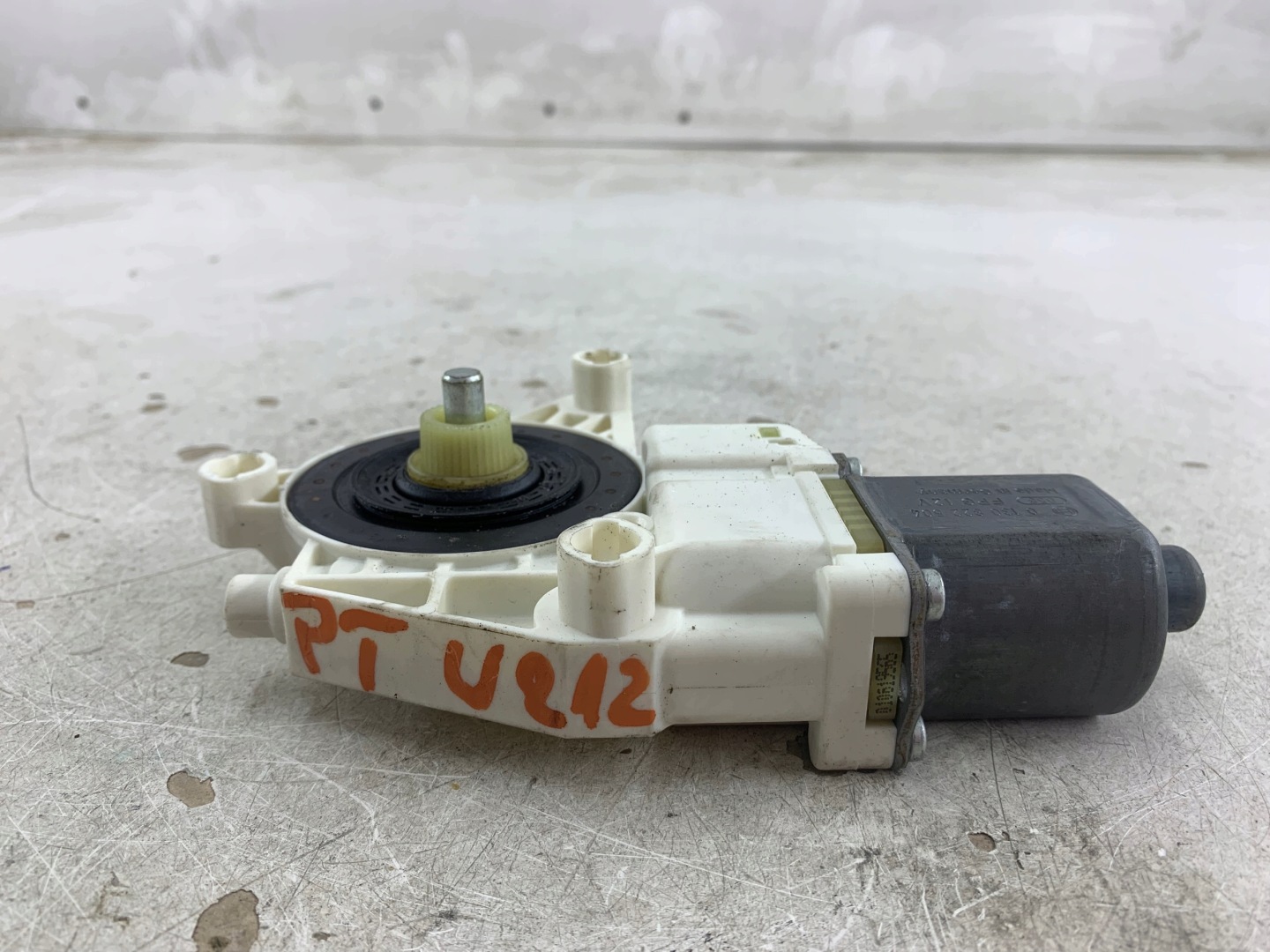 MERCEDES W212 mini motor windows right rear part 0130822504