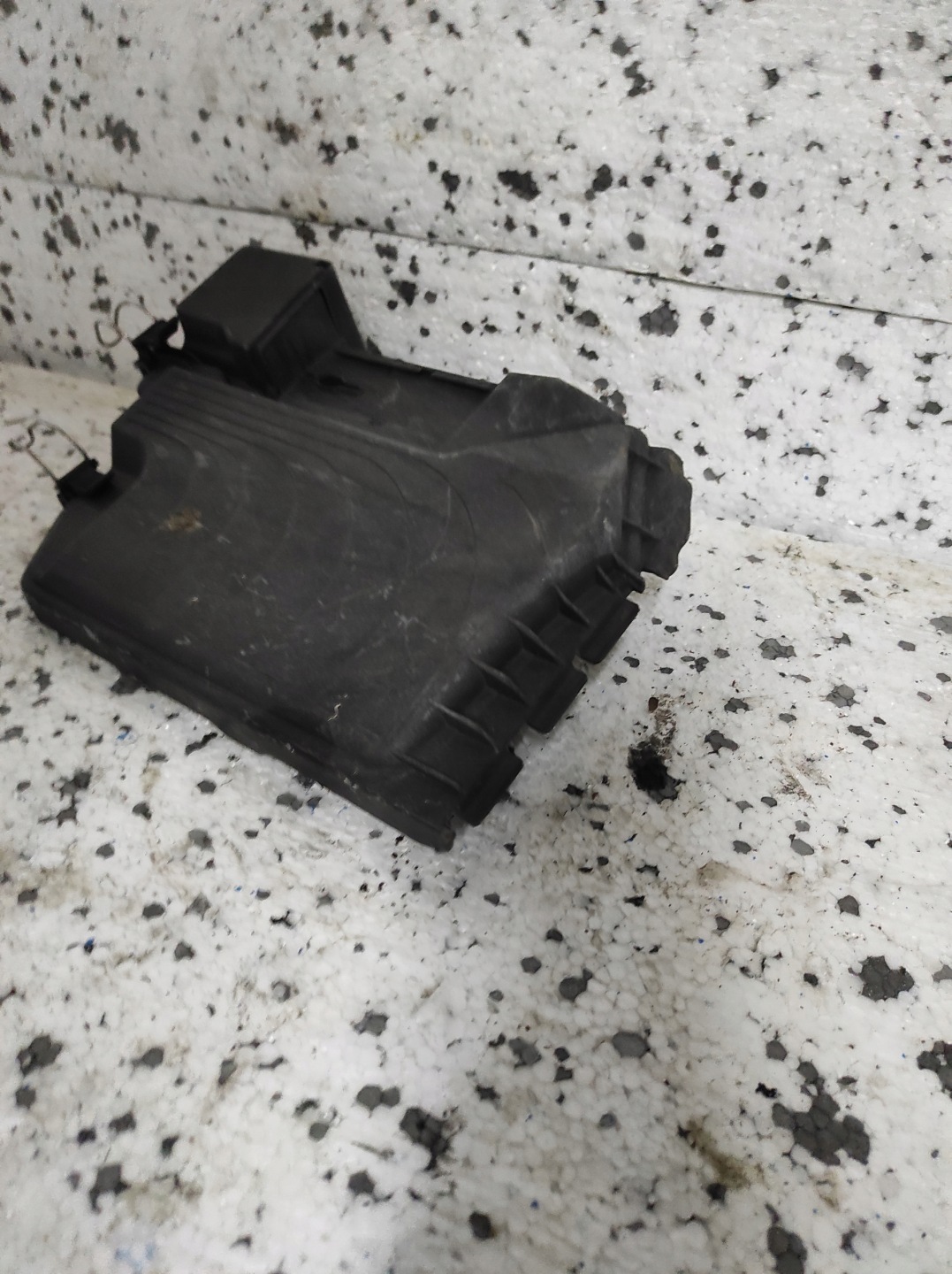 MERCEDES GLA KASTEN DER SICHERUNGEN A2465400182