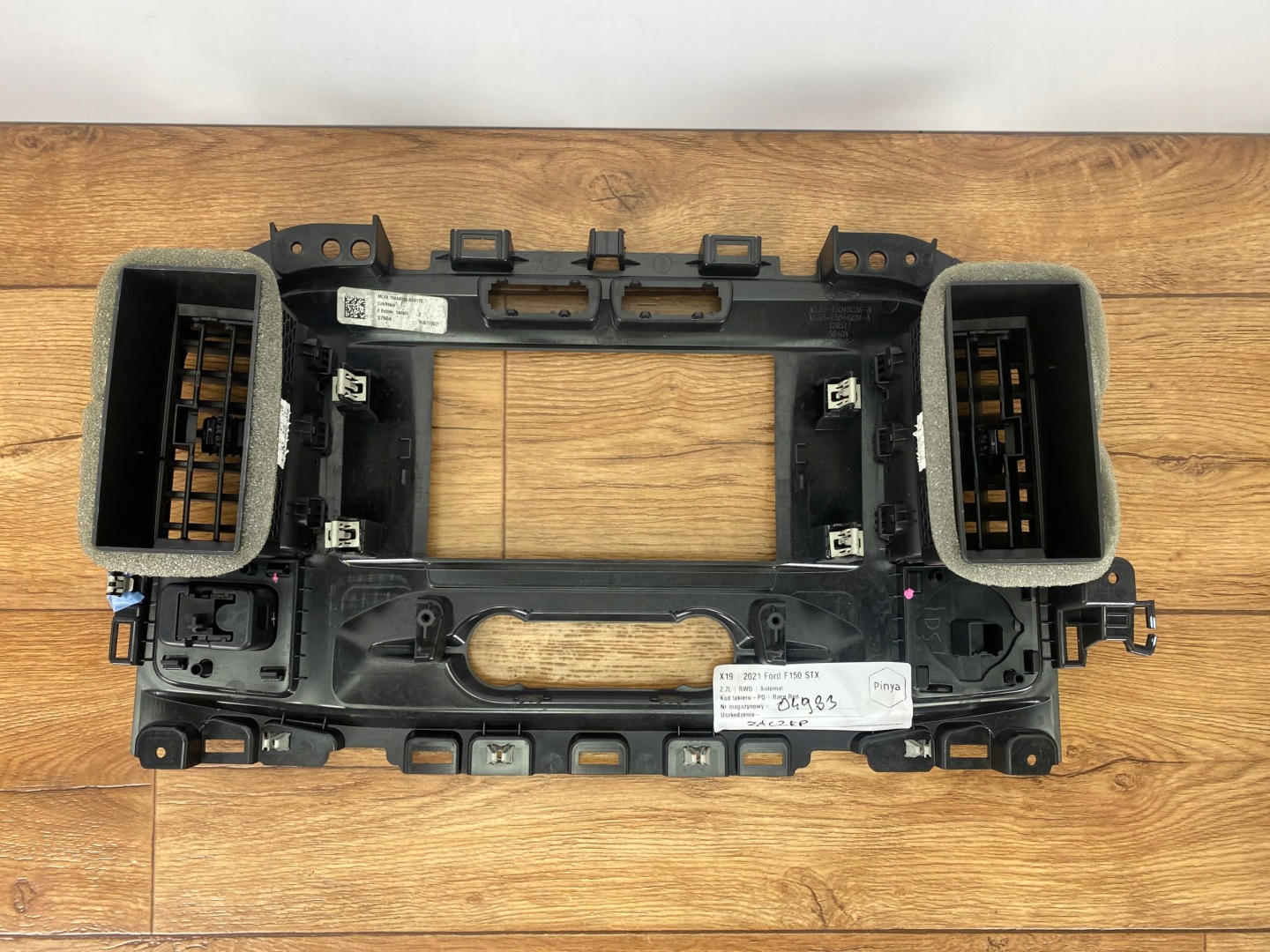obal panel radia Ford F150 2021+ USA