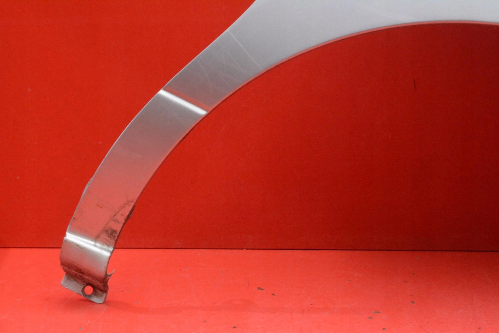 fender right front front NCA- SLEEK SILVER HYUNDAI H1 2 II i800 07-20