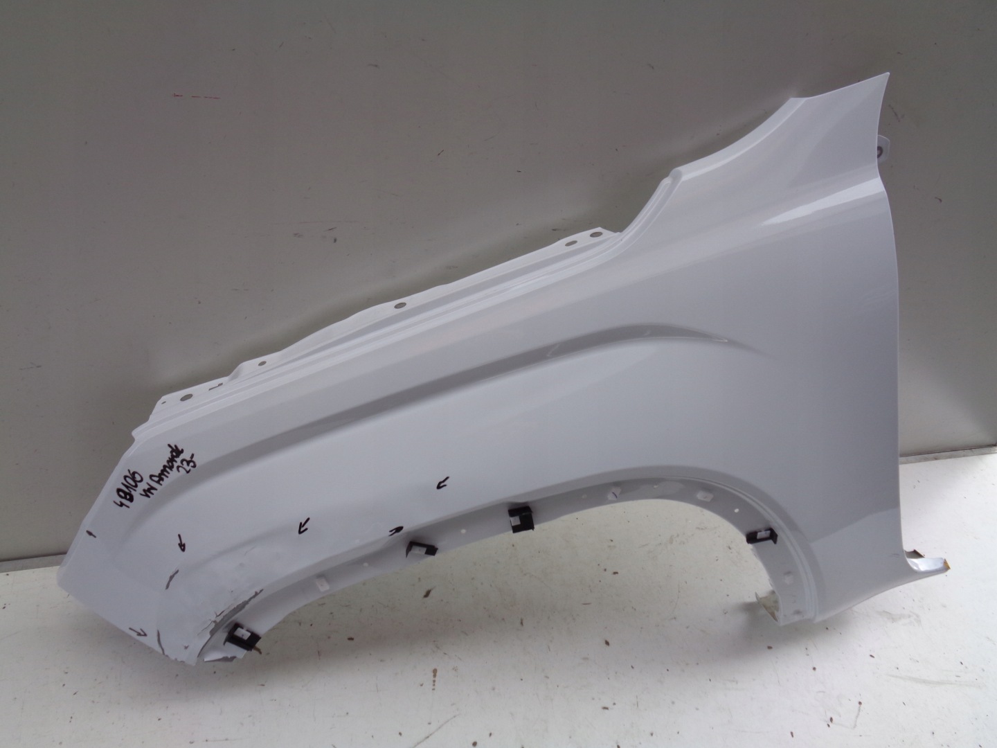 fender left front VW AMAROK 23- NR 40106