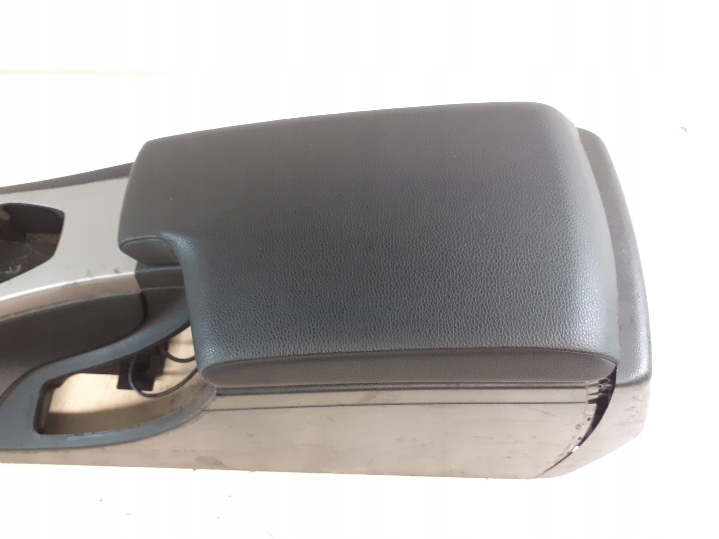 TUNEL central armrest BMW E90 E91 07R
