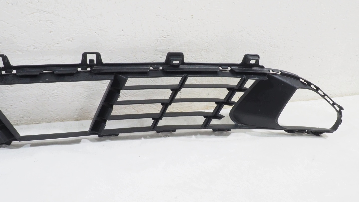BMW 3 G20 central grid of a bumper front 7464199