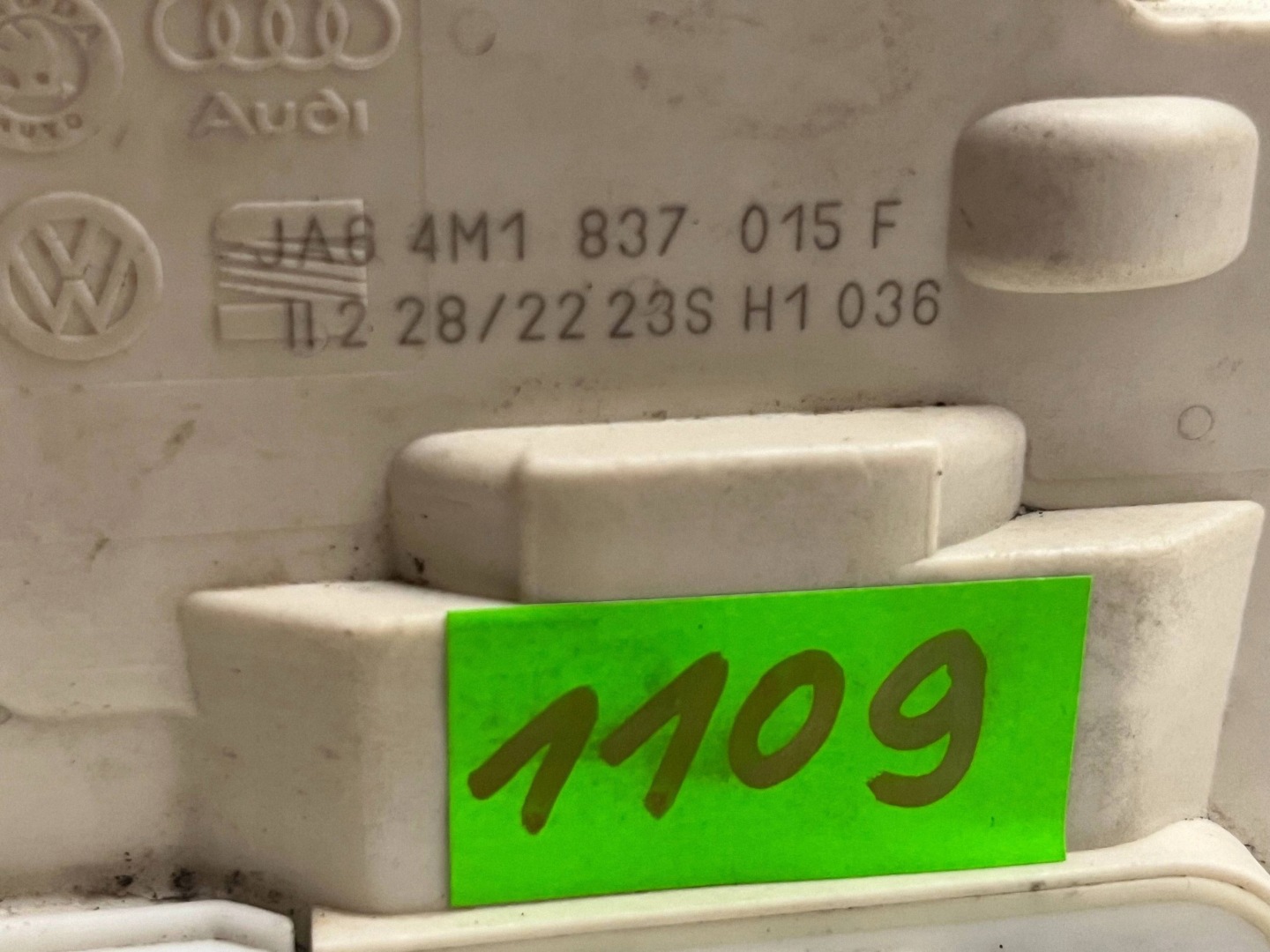 AUDI Q7 4M lock door left front DOCIAG 4M1837015F @M