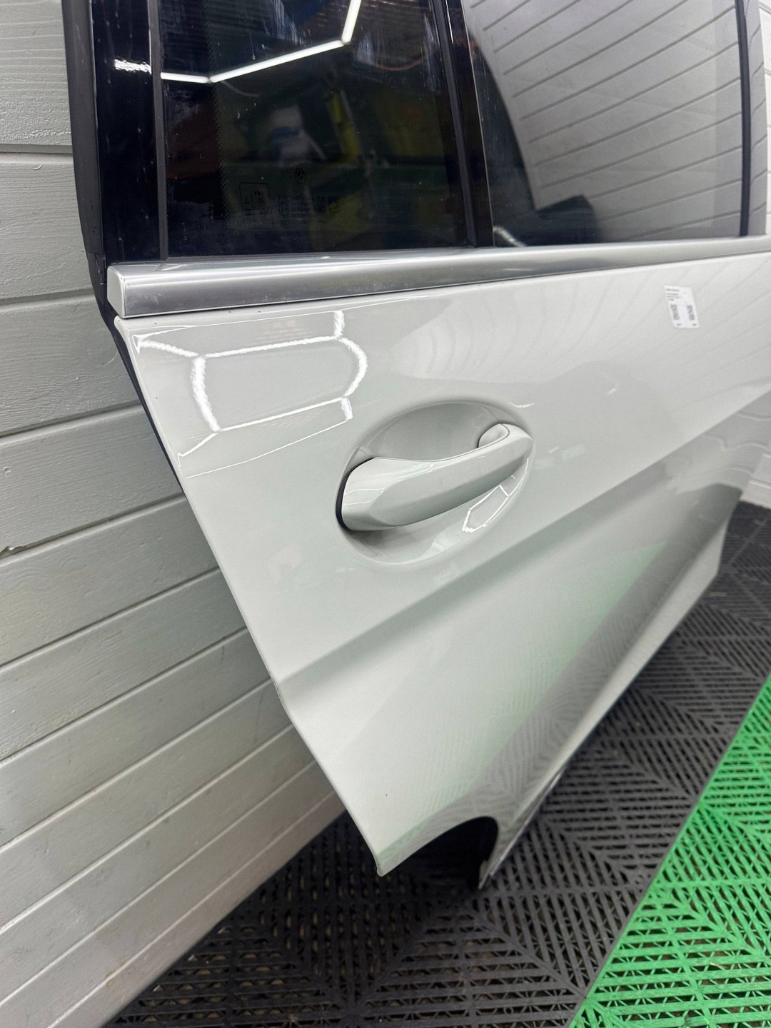 door rear. rear part side right BMW X7 G07 complete colour A300