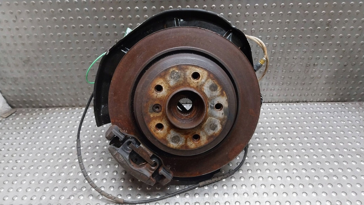 otoč čepu levý záď 6788049 BMW X1 E84